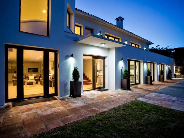 8 Zimmer Villa zu verkaufen in San Pedro de Alcantara, Marbella mit Pool Garage - 3.000.000 € (Ref: 9425372)