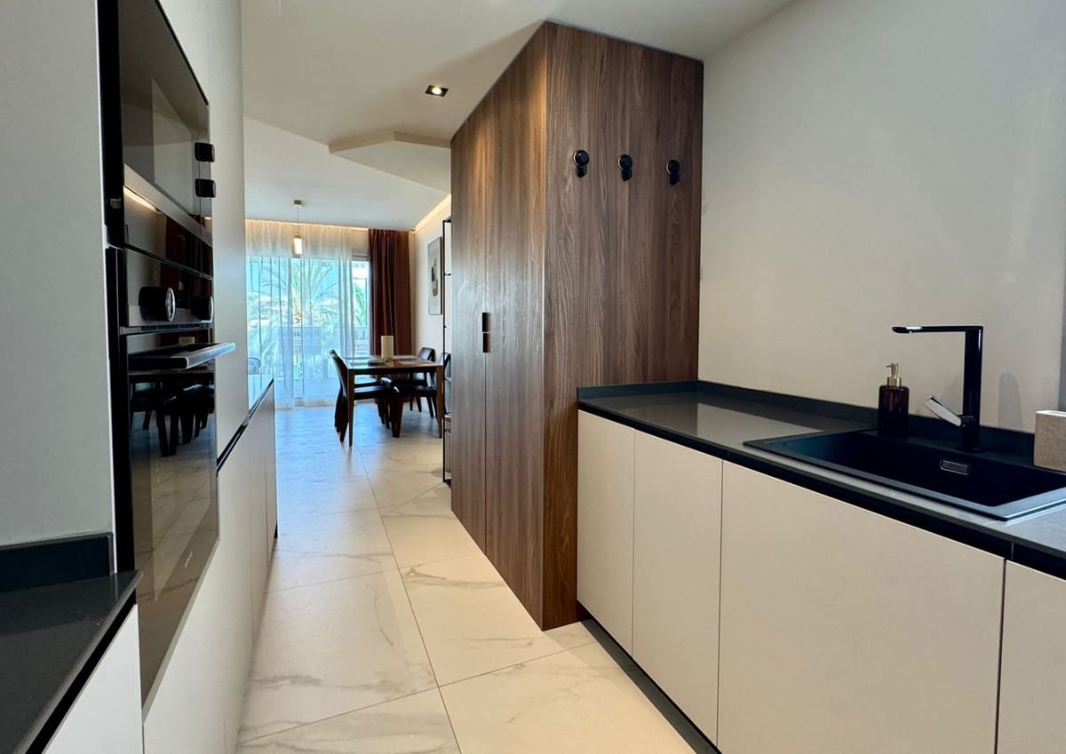 3 bedroom Apartment for sale in San Pedro de Alcantara with pool garage - € 1,150,000 (Ref: 9425374)