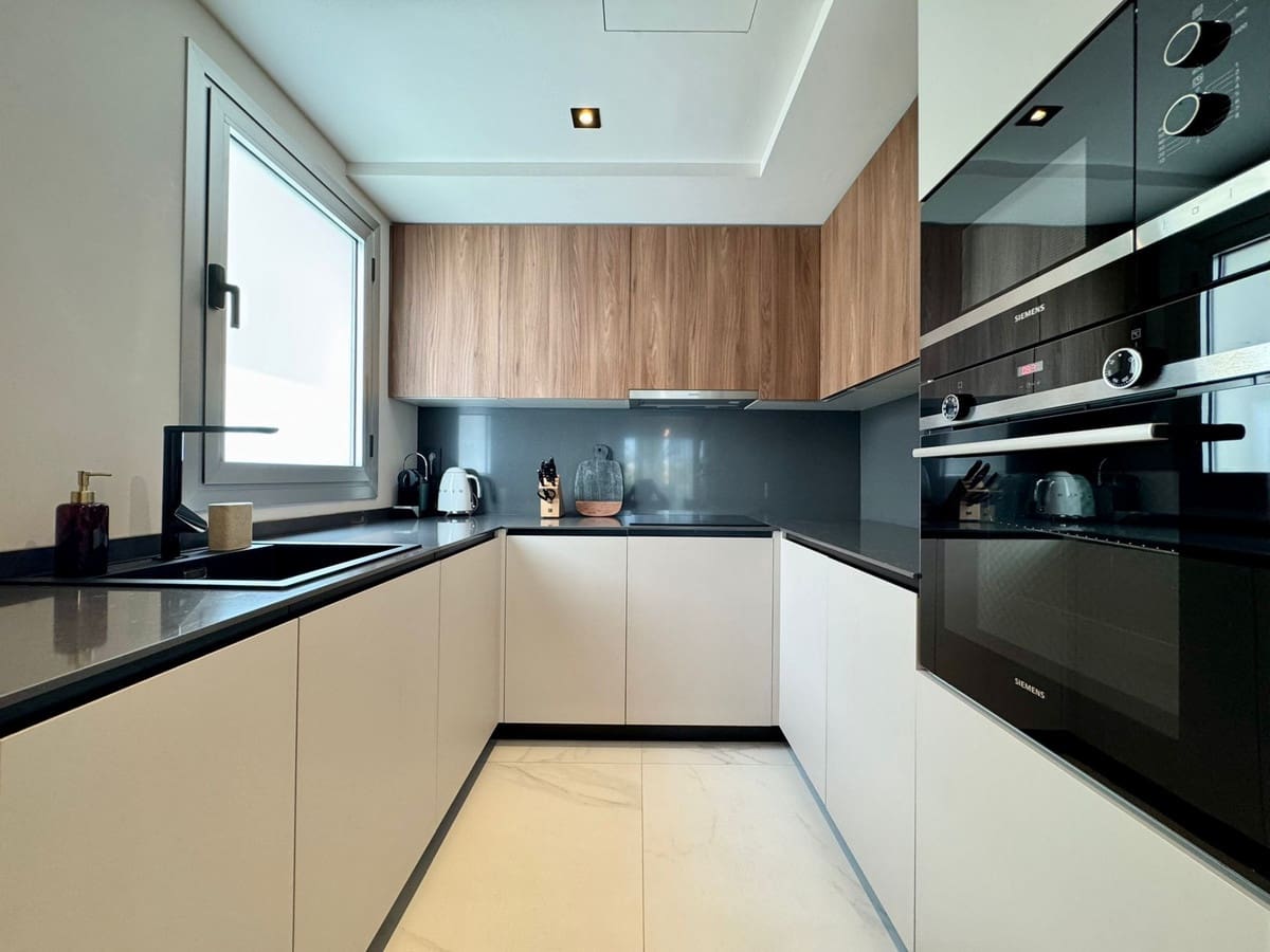 3 bedroom Apartment for sale in San Pedro de Alcantara with pool garage - € 1,150,000 (Ref: 9425374)