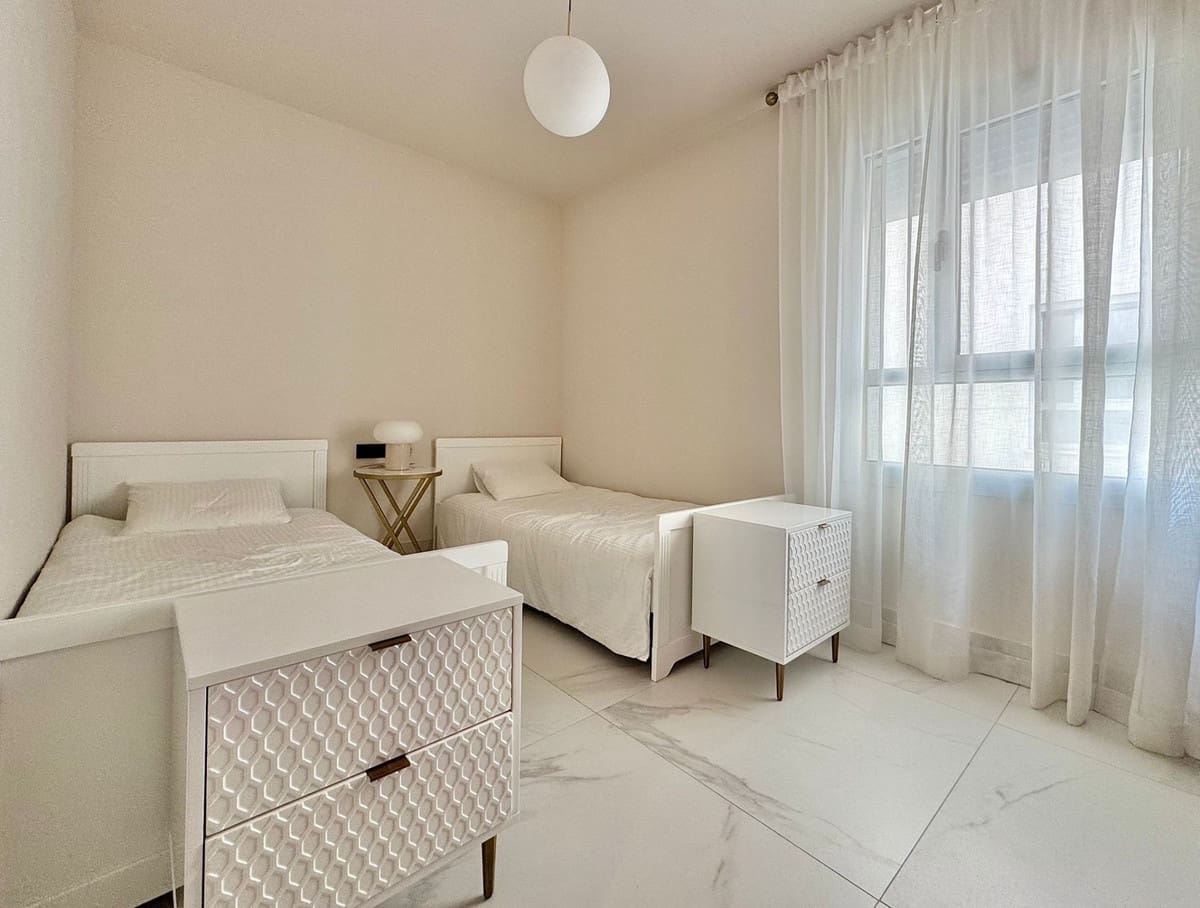 3 bedroom Apartment for sale in San Pedro de Alcantara with pool garage - € 1,150,000 (Ref: 9425374)