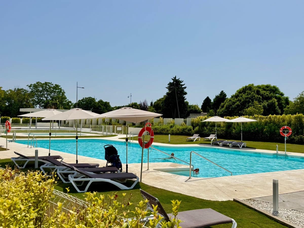 3 bedroom Apartment for sale in San Pedro de Alcantara with pool garage - € 1,150,000 (Ref: 9425374)