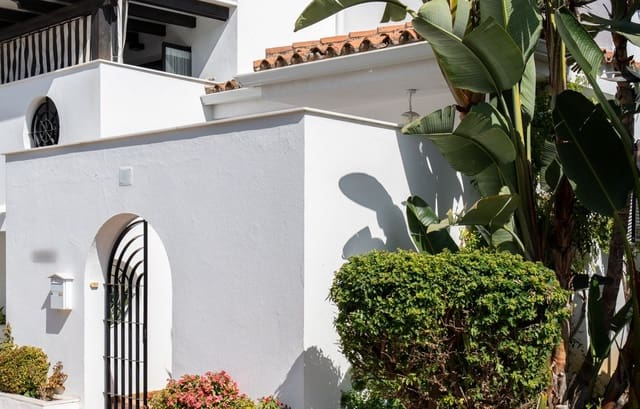3 soverom Hus til salgs i Costalita, Estepona med svømmebasseng garasje - € 680 000 (Ref: 9425385)