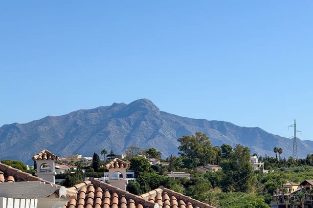 3 soverom Hus til salgs i El Paraiso, Estepona med svømmebasseng garasje - € 570 000 (Ref: 9425386)