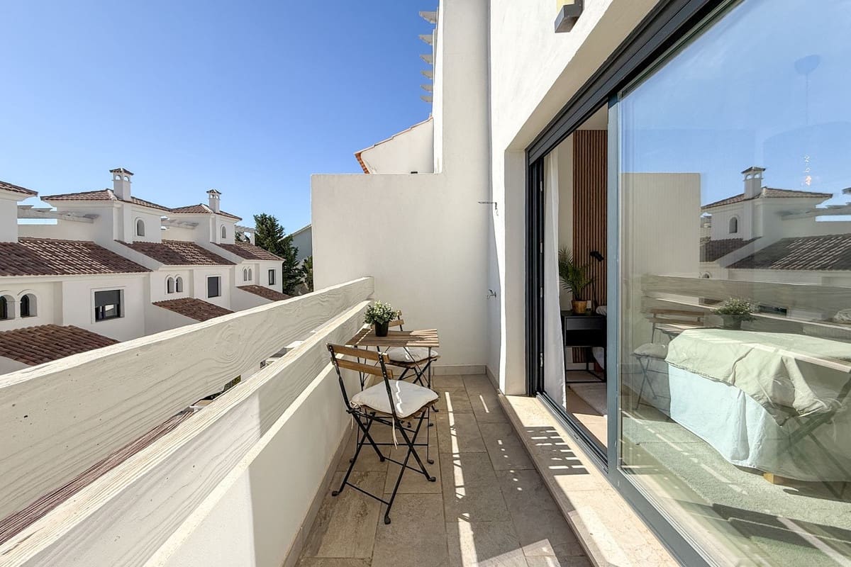 3 soverom Hus til salgs i El Paraiso med svømmebasseng garasje - € 570 000 (Ref: 9425386)