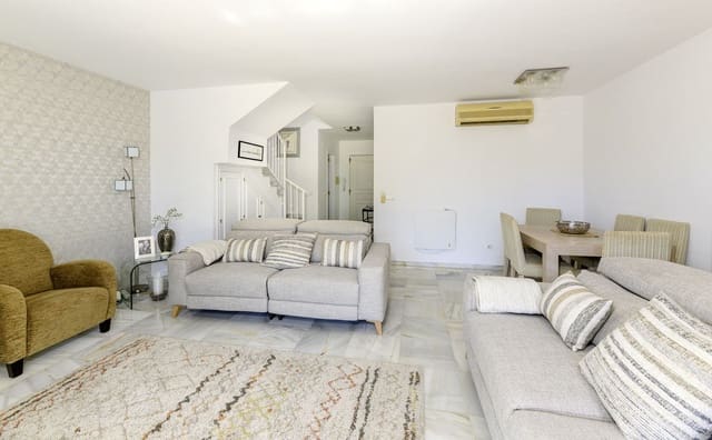 3 soveværelse Byhus til salg i La Atalaya, Villanueva de Algaidas med swimmingpool garage - € 475.000 (Ref: 9425387)