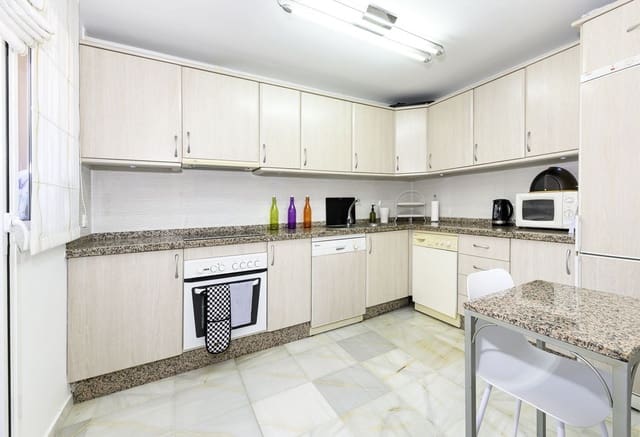 3 soveværelse Byhus til salg i La Atalaya, Villanueva de Algaidas med swimmingpool garage - € 475.000 (Ref: 9425387)