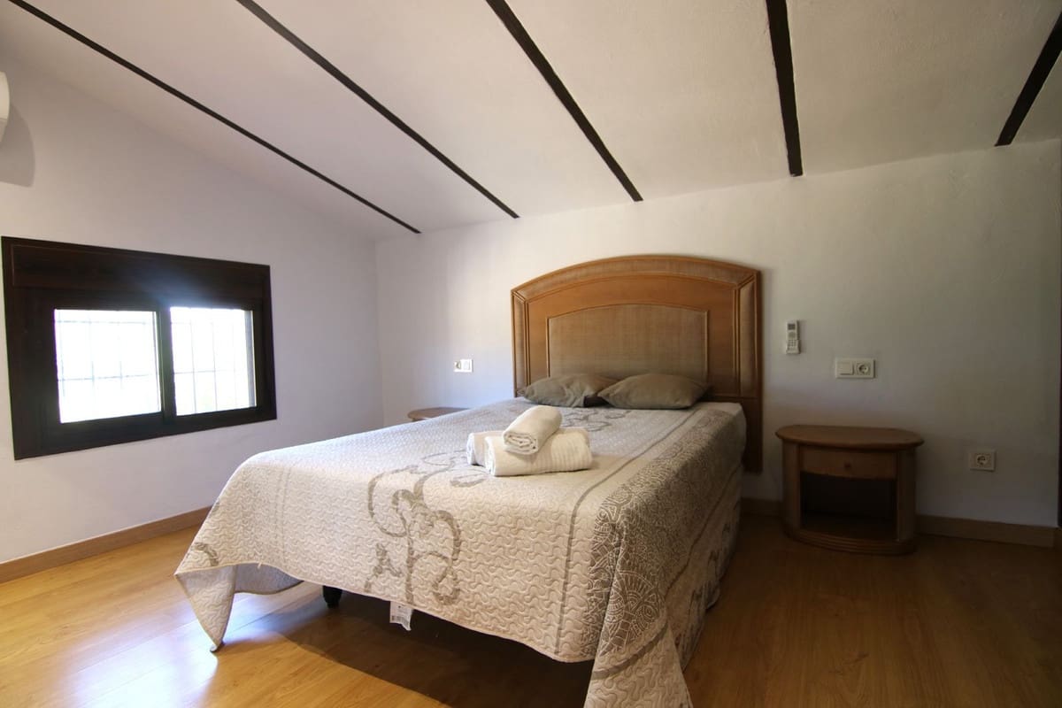 3 soverom Villa til salgs i Coin med svømmebasseng garasje - € 285 000 (Ref: 9425425)