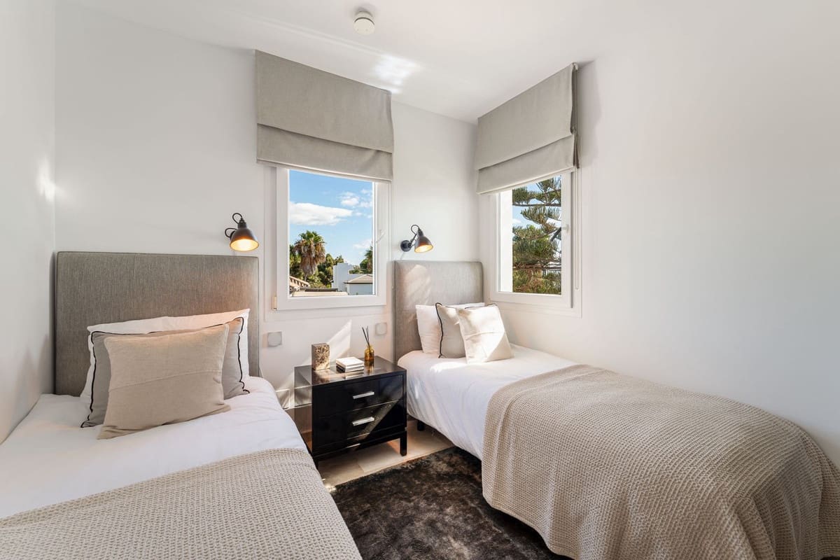 3 soveværelse Penthouse til salg i San Pedro de Alcantara med swimmingpool - € 2.795.000 (Ref: 9428762)