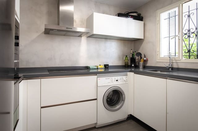 2 soveværelse Lejlighed til salg i San Pedro de Alcantara, Marbella med swimmingpool - € 659.000 (Ref: 9428763)