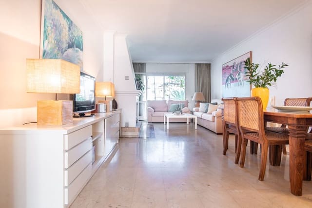 2 soveværelse Lejlighed til salg i San Pedro de Alcantara, Marbella med swimmingpool - € 659.000 (Ref: 9428763)