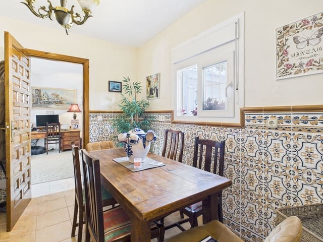 4 soverom Villa til salgs i El Padrón, Estepona med svømmebasseng garasje - € 795 000 (Ref: 9431939)