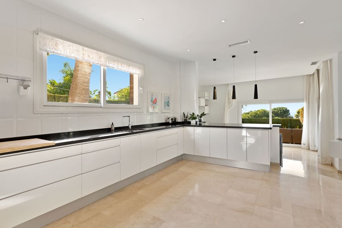 4 soverom Villa til salgs i El Rosario med svømmebasseng garasje - € 2 595 000 (Ref: 9432409)