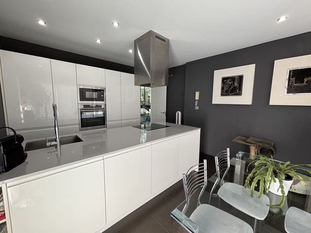 5 soveværelse Villa til salg i La Cala de Mijas, Mijas med swimmingpool garage - € 1.650.000 (Ref: 9432410)