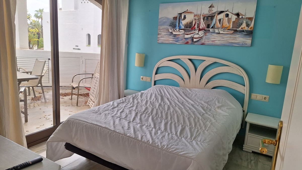 2 soveværelse Lejlighed til salg i Elviria med swimmingpool - € 395.000 (Ref: 9432488)