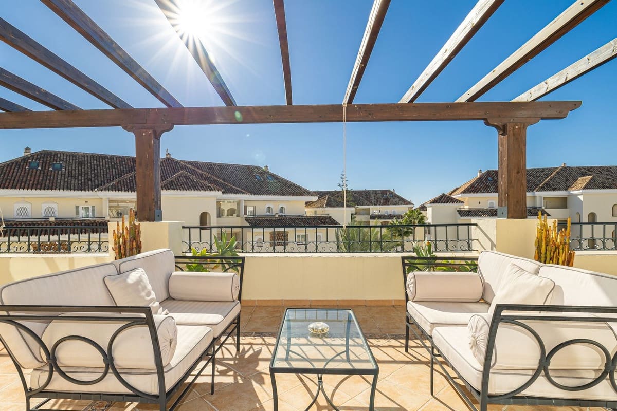 3 soverom Penthouse til salgs i Elviria med svømmebasseng garasje - € 1 250 000 (Ref: 9436117)