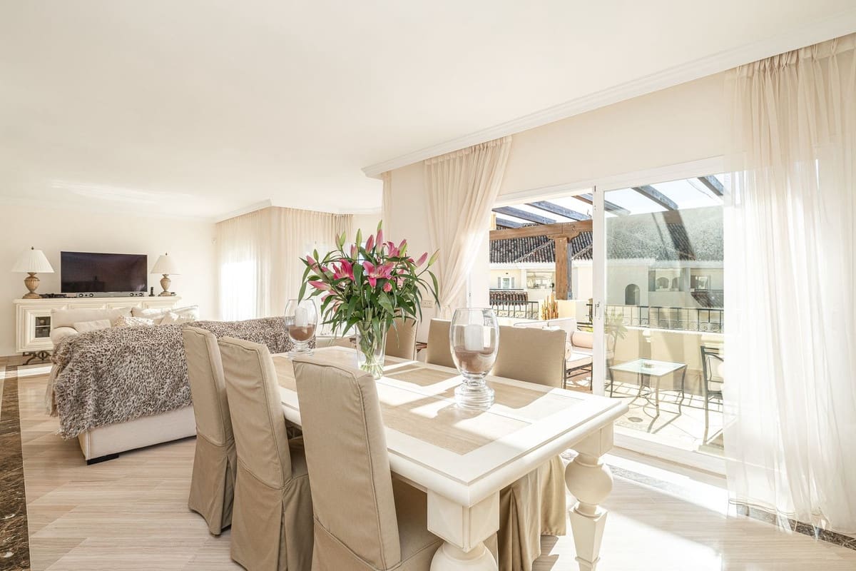 3 soverom Penthouse til salgs i Elviria med svømmebasseng garasje - € 1 250 000 (Ref: 9436117)