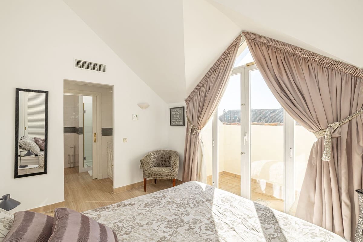 3 soverom Penthouse til salgs i Elviria med svømmebasseng garasje - € 1 250 000 (Ref: 9436117)