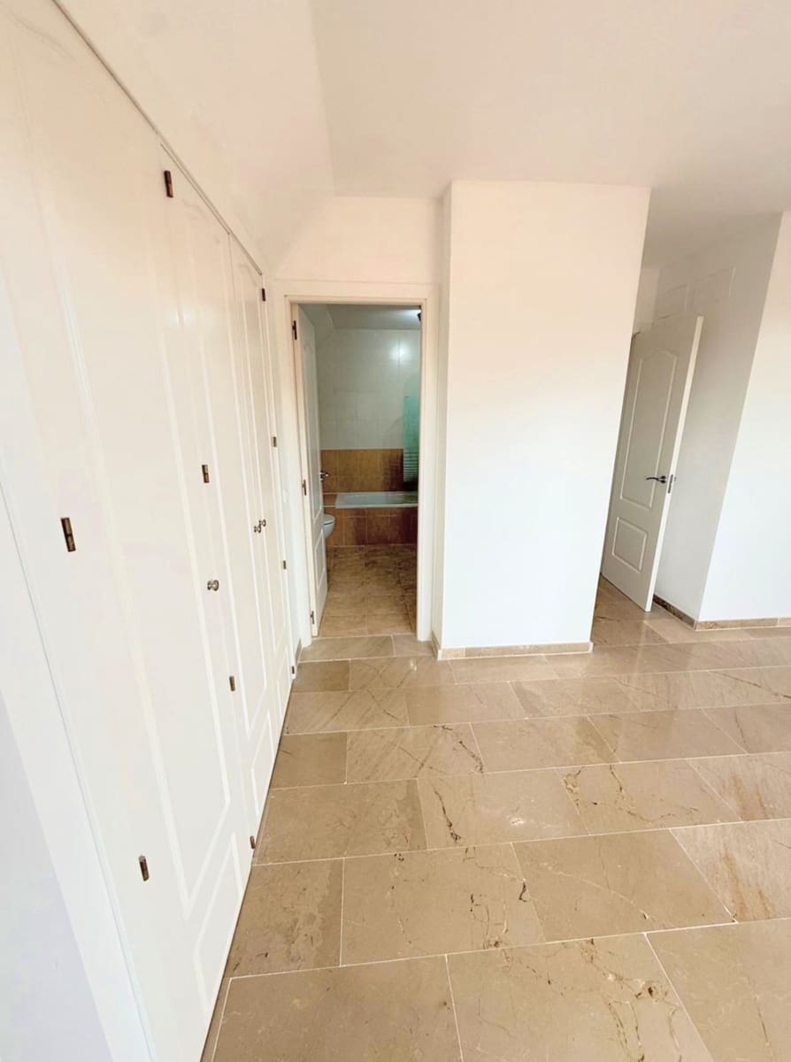 3 makuuhuone Kattohuoneisto myytävänä paikassa Bahia de Casares mukana uima-altaan - 349 000 € (Ref: 9438370)