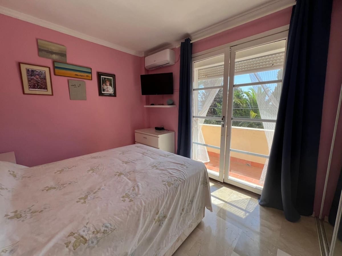 2 soveværelse Lejlighed til salg i El Paraiso med swimmingpool garage - € 299.950 (Ref: 9438788)