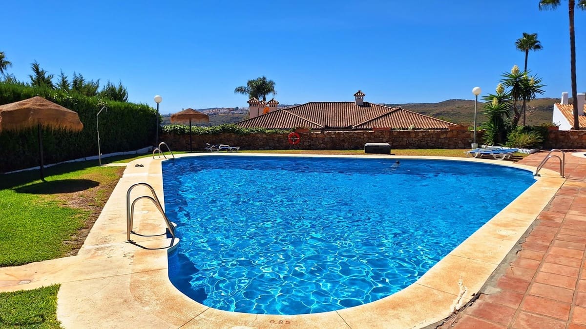 3 bedroom Townhouse for sale in La Duquesa / Puerto de la Duquesa with pool garage - € 440,000 (Ref: 9438791)