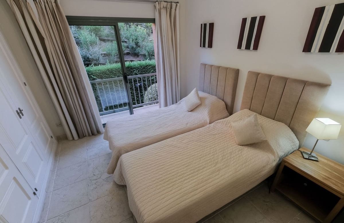 2 makuuhuone Huoneisto myytävänä paikassa Los Flamingos mukana uima-altaan 
autotalli - 549 000 € (Ref: 9442823)