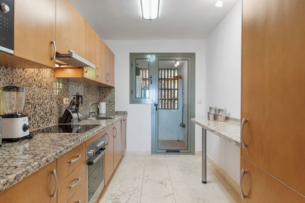 2 makuuhuone Huoneisto myytävänä paikassa Los Flamingos mukana uima-altaan 
autotalli - 549 000 € (Ref: 9442823)