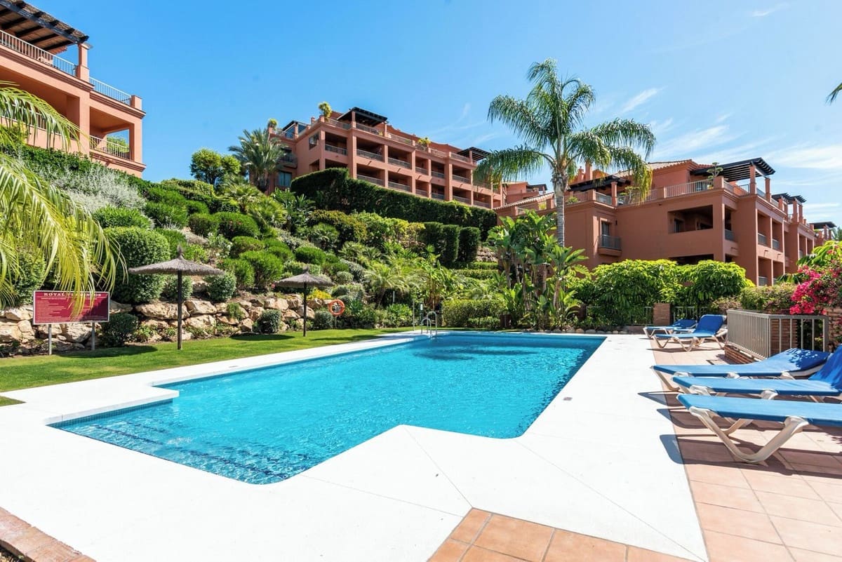 2 makuuhuone Huoneisto myytävänä paikassa Los Flamingos mukana uima-altaan 
autotalli - 549 000 € (Ref: 9442823)