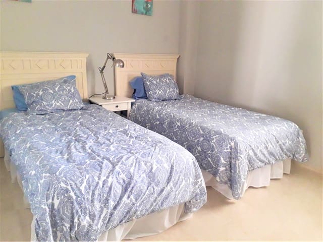 2 makuuhuone Huoneisto myytävänä paikassa Atalaya-Isdabe, Estepona mukana uima-altaan 
autotalli - 279 000 € (Ref: 9444646)