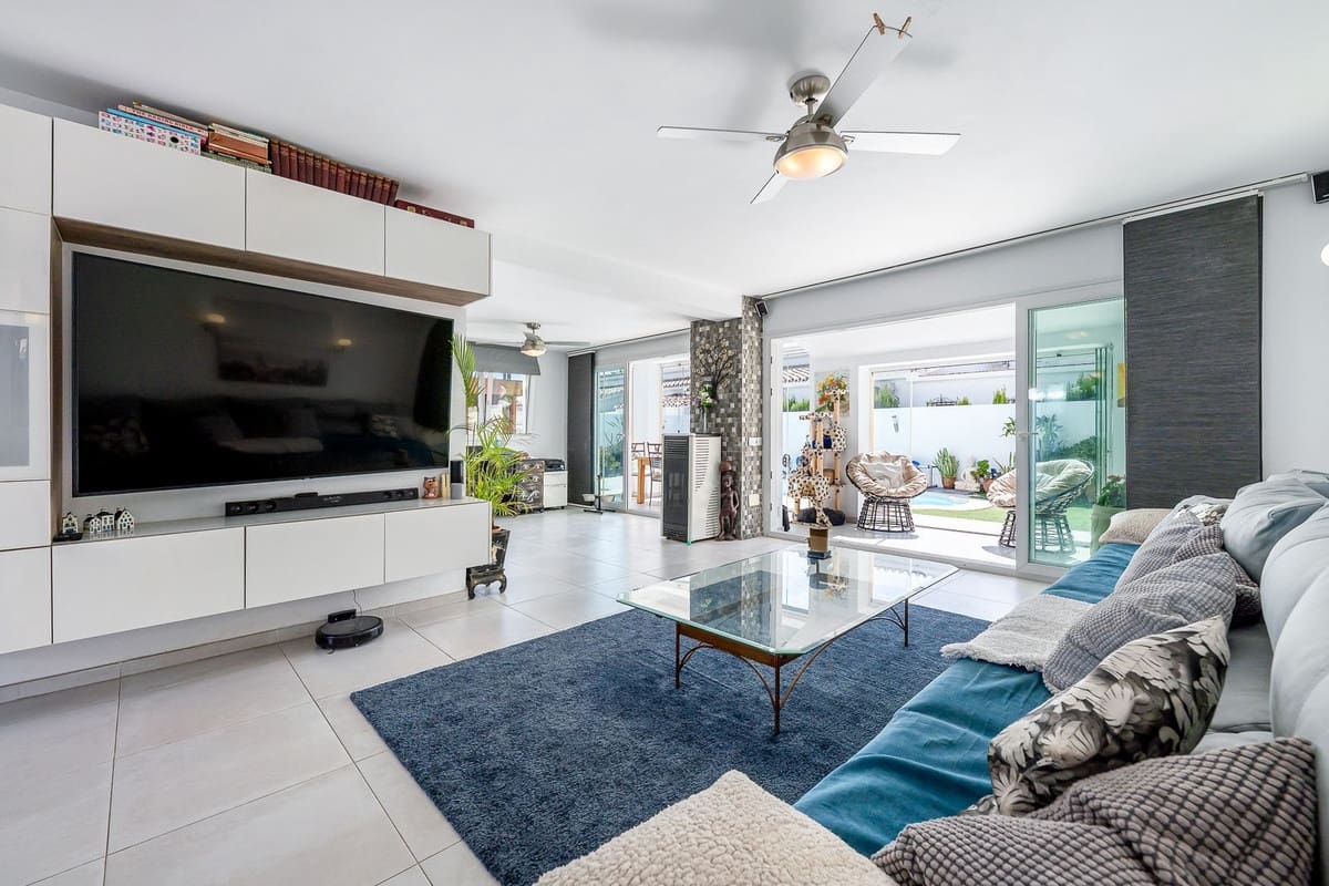 3 soveværelse Villa til salg i Costalita med swimmingpool garage - € 1.600.000 (Ref: 9444648)