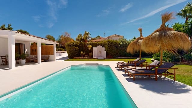 3 quarto Moradia para venda em Estepona com piscina garagem - 1 495 000 € (Ref: 9444649)