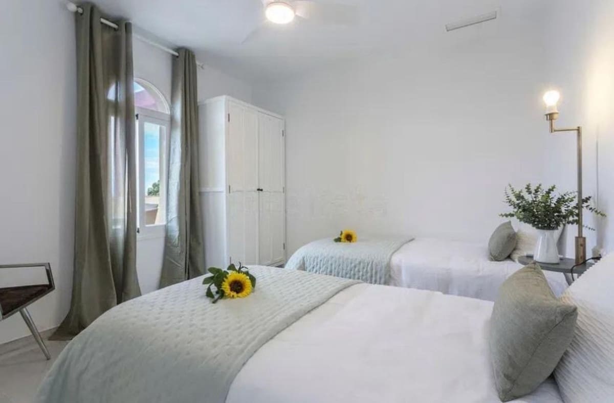 3 sypialnia Apartament na sprzedaż w Manilva z basenem - 332 000 € (Ref: 9444860)