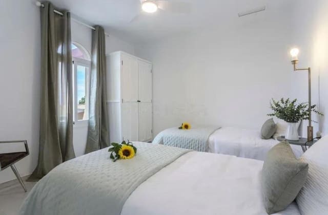 3 sypialnia Apartament na sprzedaż w Manilva z basenem - 332 000 € (Ref: 9444860)