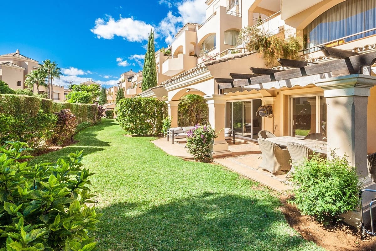 2 soverom Leilighet til salgs i Elviria med svømmebasseng - € 569 000 (Ref: 9449649)