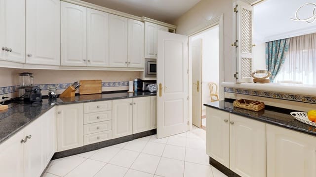 3 makuuhuone Huoneisto myytävänä paikassa Marbella mukana uima-altaan - 590 000 € (Ref: 9450043)