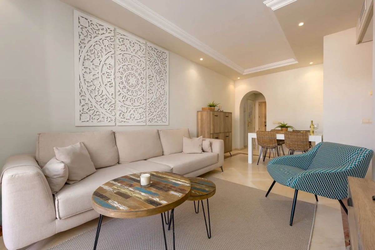 2 soverom Leilighet til salgs i Elviria med svømmebasseng garasje - € 569 000 (Ref: 9450044)