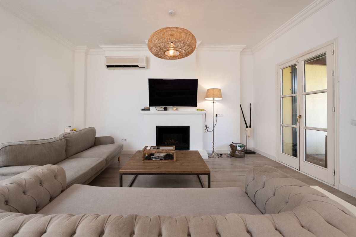 5 chambre Maison de Ville à vendre à Guadalmina avec piscine garage - 899 000 € (Ref: 9450046)