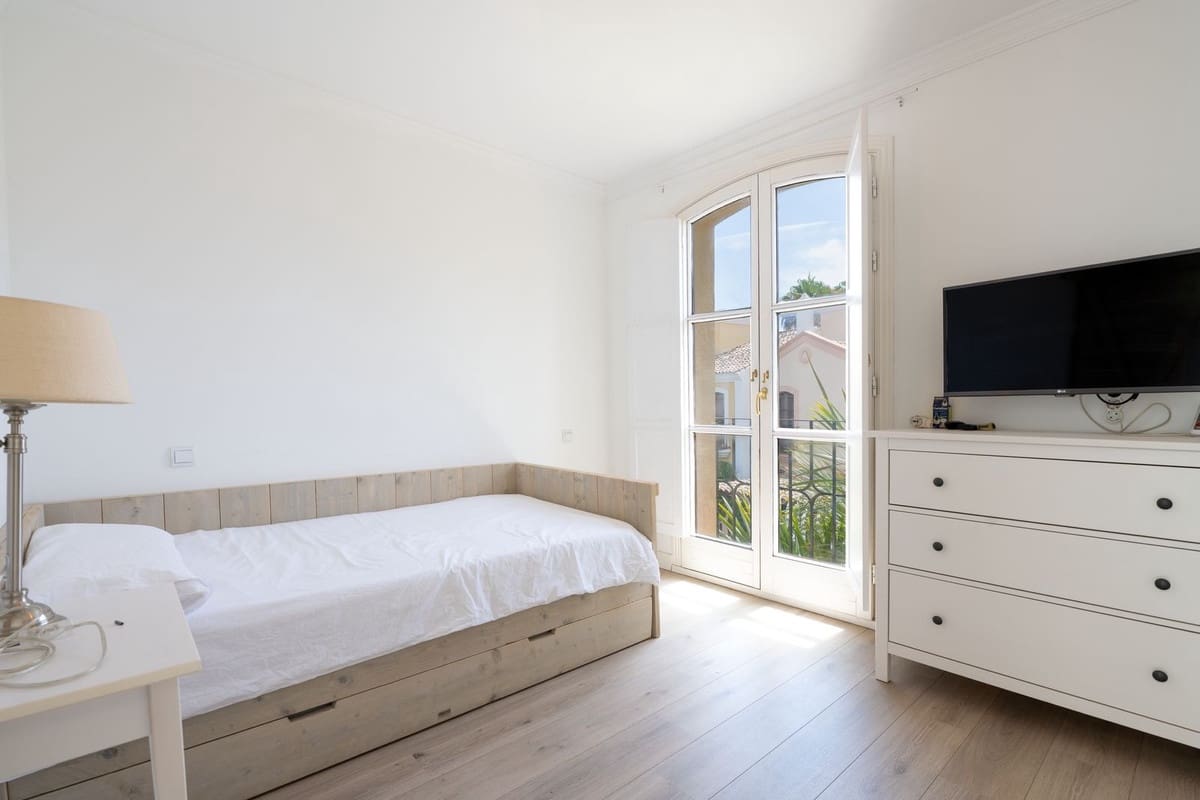 5 chambre Maison de Ville à vendre à Guadalmina avec piscine garage - 899 000 € (Ref: 9450046)