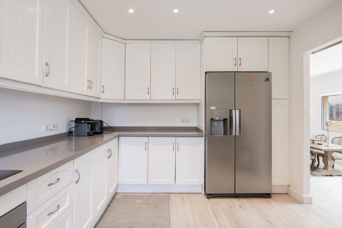 5 chambre Maison de Ville à vendre à Guadalmina avec piscine garage - 899 000 € (Ref: 9450046)