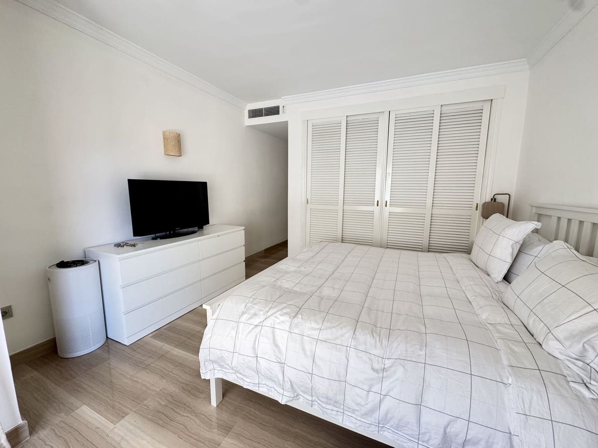 3 soveværelse Lejlighed til salg i Elviria med swimmingpool garage - € 849.000 (Ref: 9450047)