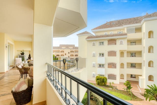 2 soveværelse Lejlighed til salg i Elviria, Marbella med swimmingpool - € 750.000 (Ref: 9450048)