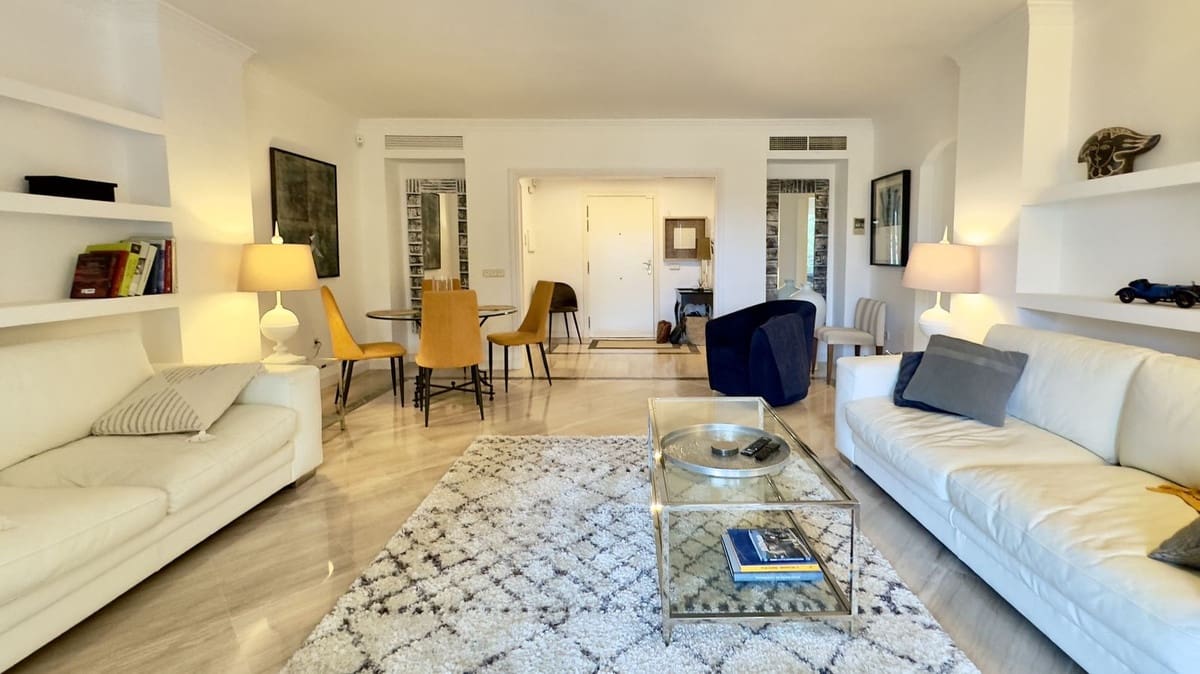 2 soveværelse Lejlighed til salg i Elviria med swimmingpool garage - € 720.000 (Ref: 9450049)