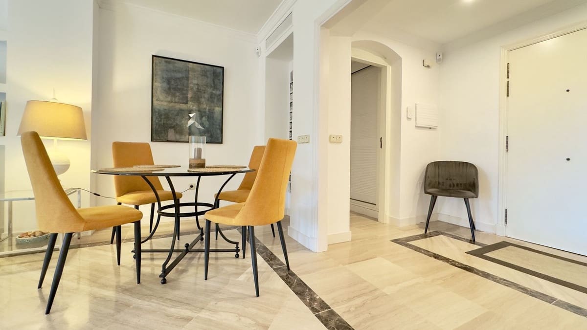 2 soveværelse Lejlighed til salg i Elviria med swimmingpool garage - € 720.000 (Ref: 9450049)