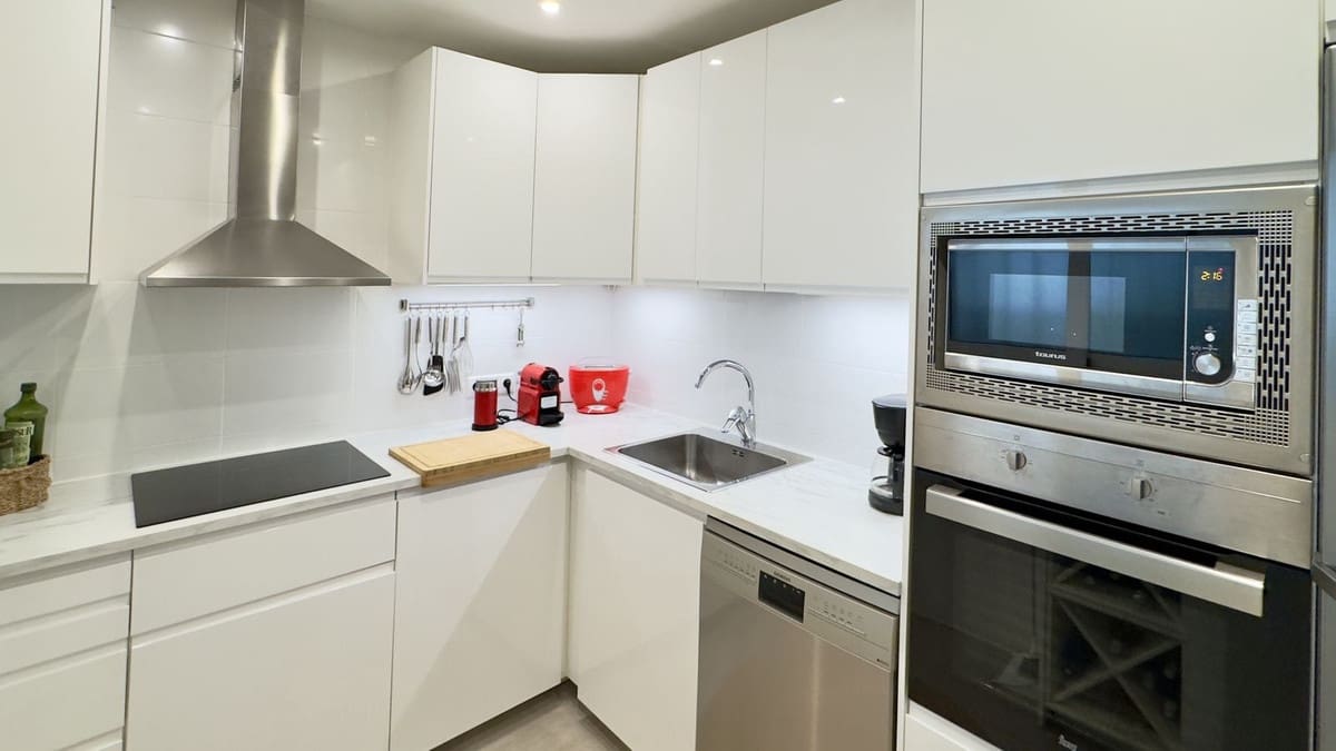 2 soveværelse Lejlighed til salg i Elviria med swimmingpool garage - € 720.000 (Ref: 9450049)