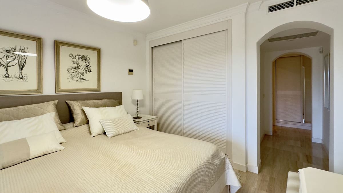 2 soveværelse Lejlighed til salg i Elviria med swimmingpool garage - € 720.000 (Ref: 9450049)