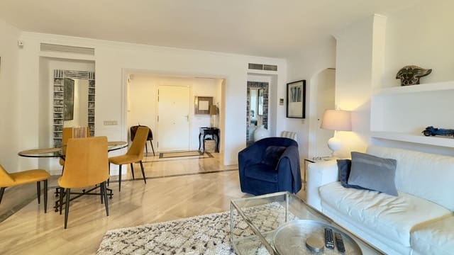 2 soveværelse Lejlighed til salg i Elviria, Marbella med swimmingpool garage - € 720.000 (Ref: 9450049)