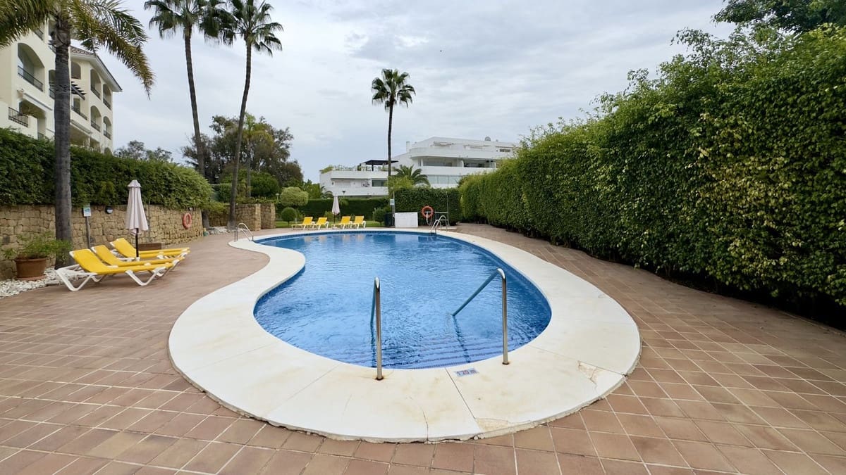 2 soveværelse Lejlighed til salg i Elviria med swimmingpool garage - € 720.000 (Ref: 9450049)