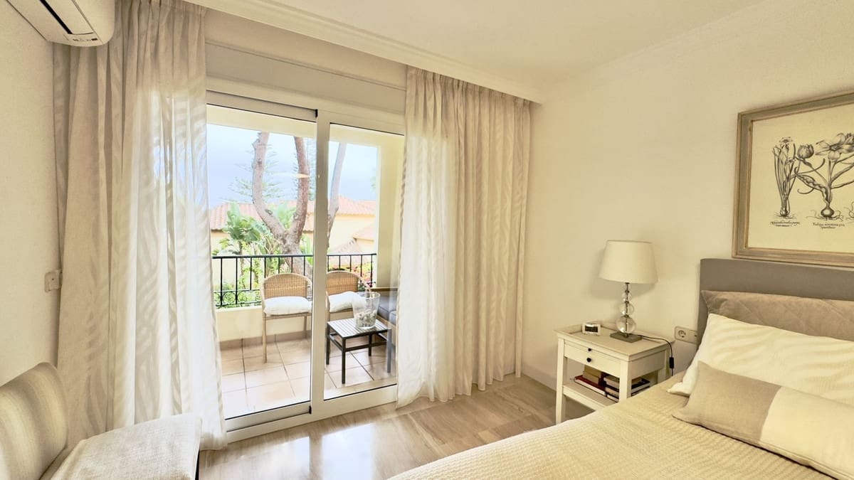 2 soveværelse Lejlighed til salg i Elviria med swimmingpool garage - € 720.000 (Ref: 9450049)