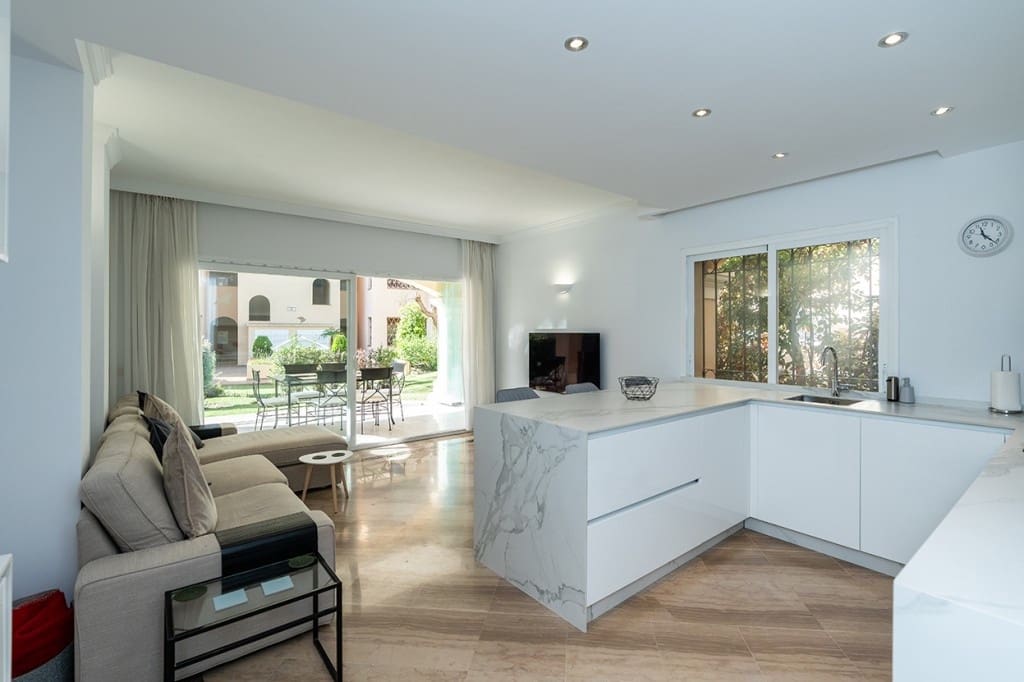 3 soveværelse Lejlighed til salg i Elviria med swimmingpool - € 675.000 (Ref: 9450050)