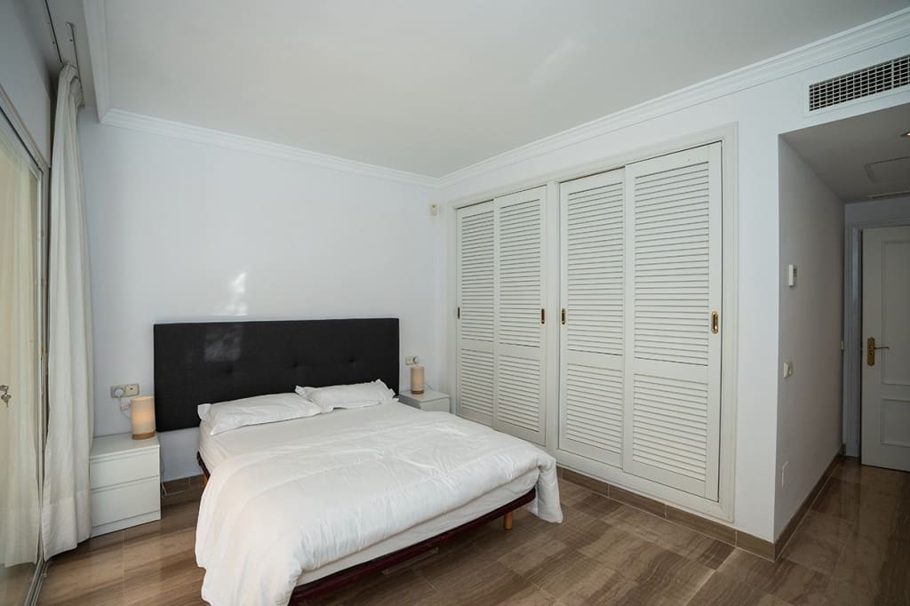 3 soveværelse Lejlighed til salg i Elviria med swimmingpool - € 675.000 (Ref: 9450050)