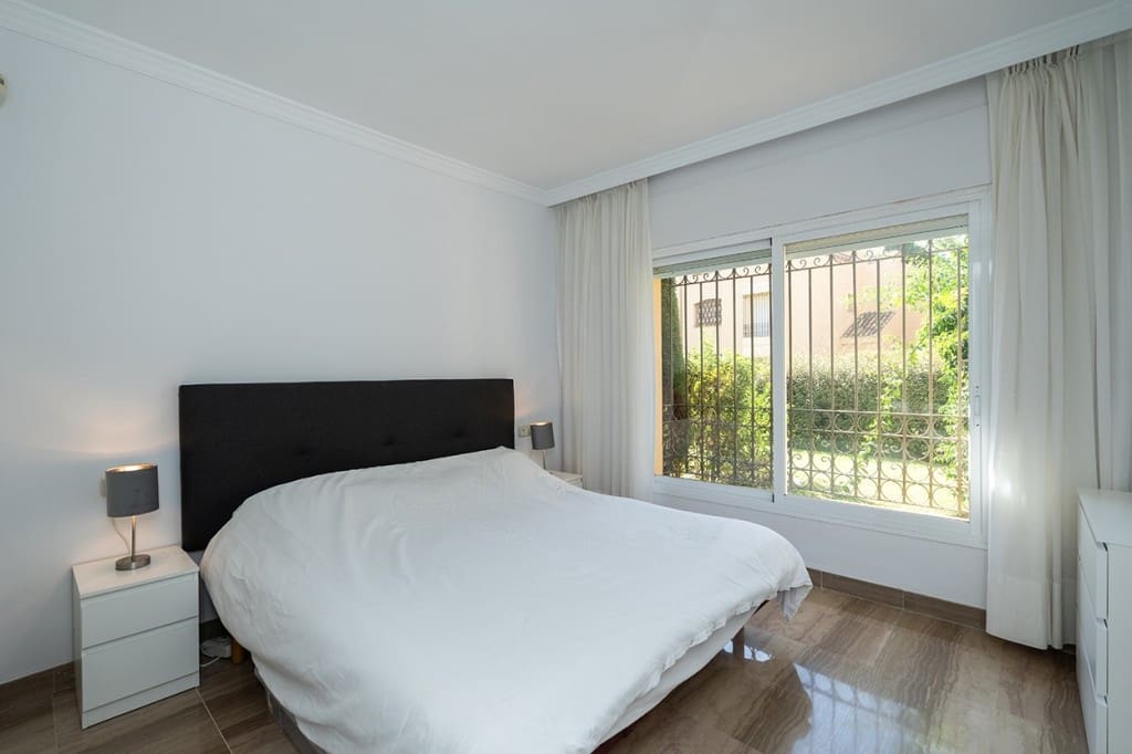 3 soveværelse Lejlighed til salg i Elviria med swimmingpool - € 675.000 (Ref: 9450050)